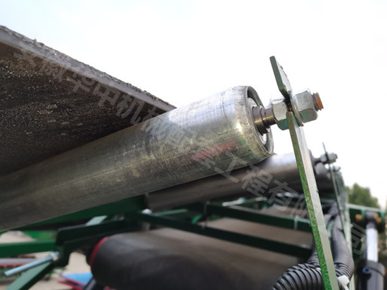 皮带输送机上托辊图片