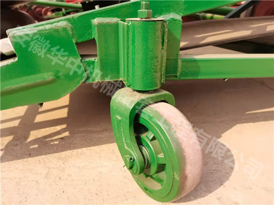  small traveling wheels 