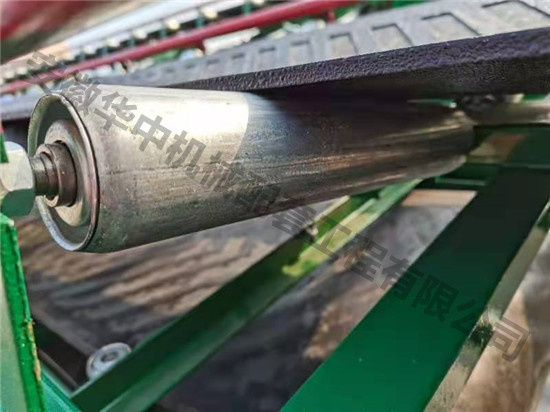 Upper roller of mobile horizontal belt conveyor